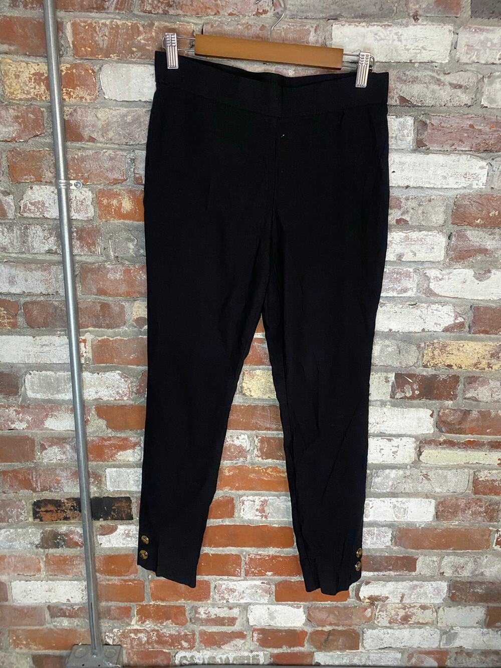 Counterparts Black Capri Button Accent Ankles Skinny Dress Pants Size M